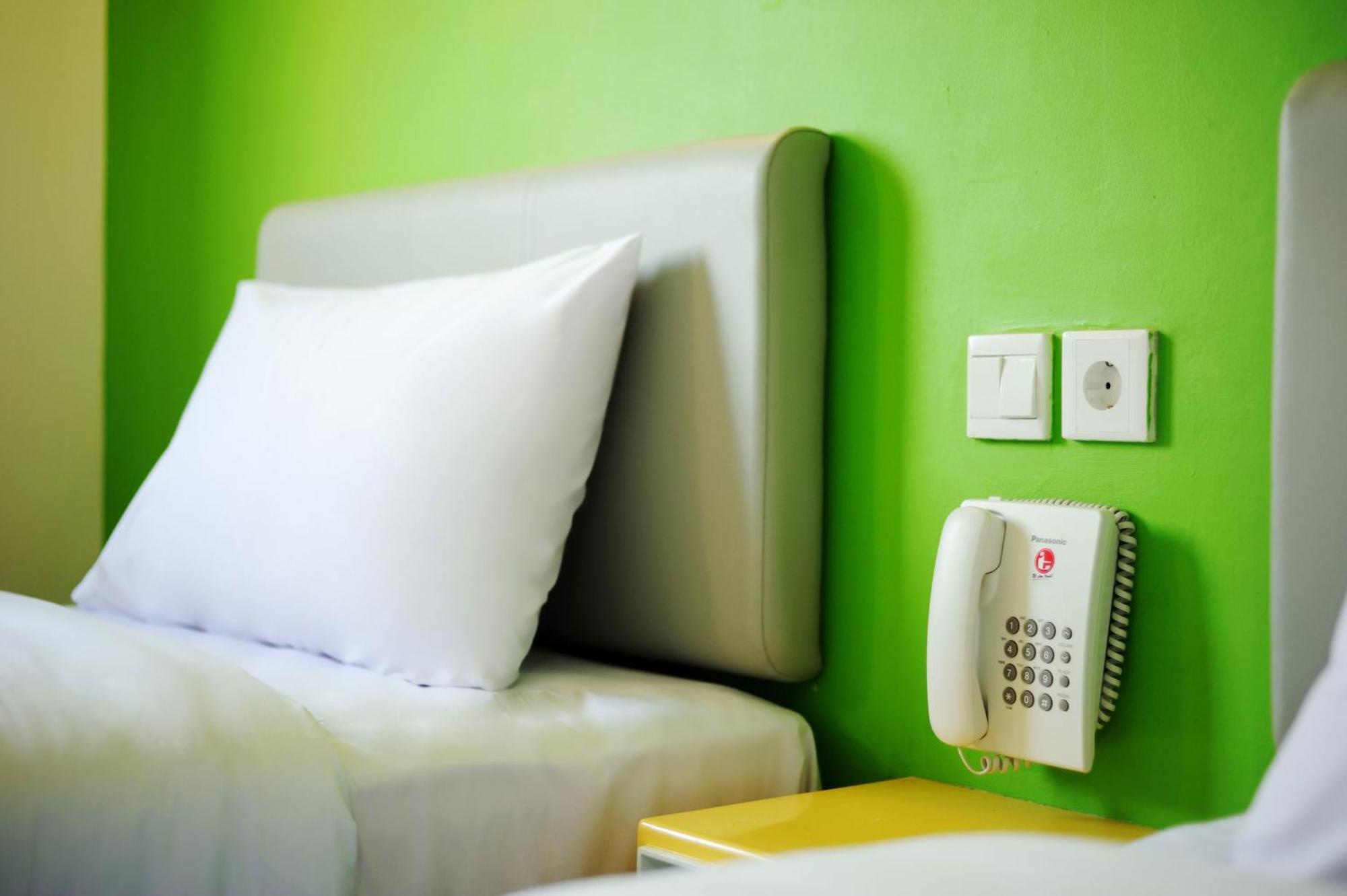 Amaris Hotel Ponorogo Zimmer foto